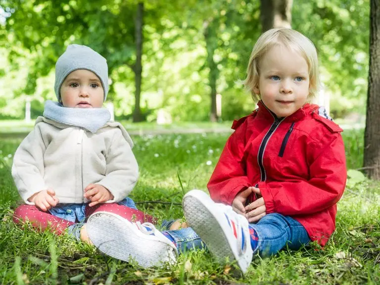 Kinderfotograf Frankfurt - Geschwister im Park
